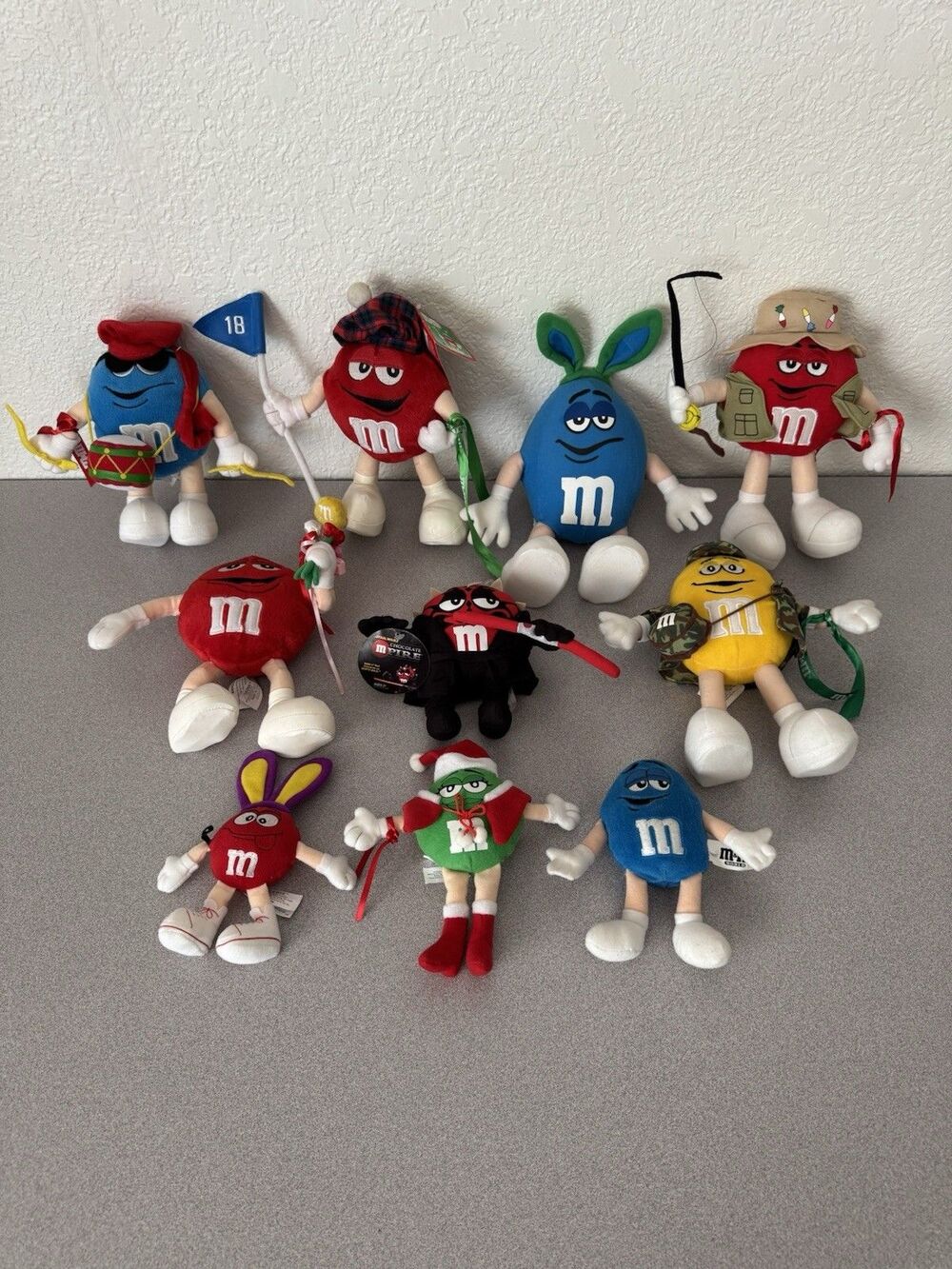 Lot of 10 M&M’s Plush Toys - Holiday Golf Fishing Blue Red Yellow Characters